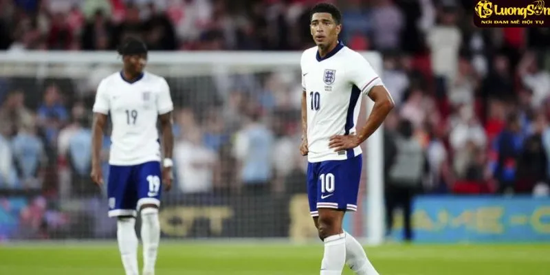 Tam sư” có xứng đáng bị cổ động viên nhà chỉ trích