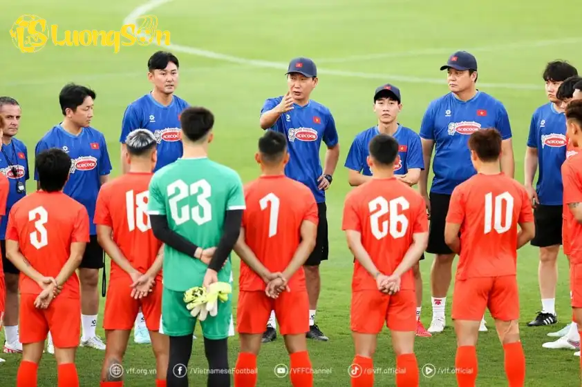 Sẽ cần có người thay HLV Kim Sang Sik tạm dẫn dắt ĐT Việt Nam Sẽ cần có người thay HLV Kim Sang Sik tạm dẫn dắt ĐT Việt Nam