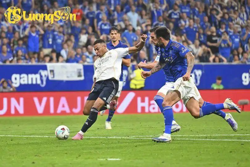 Mbappe sở hữu kỹ năng dứt điểm đa dạng - Ảnh: @Pasarliganews16