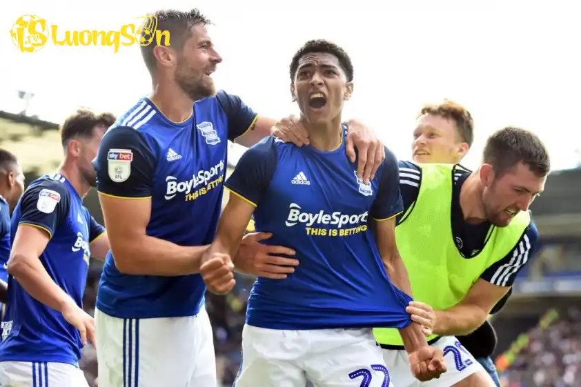 Bàn thắng của Bellingham vào lưới Stoke hiện đã bị tụt xuống vị trí thứ 2 (Ảnh: talkSPORT).