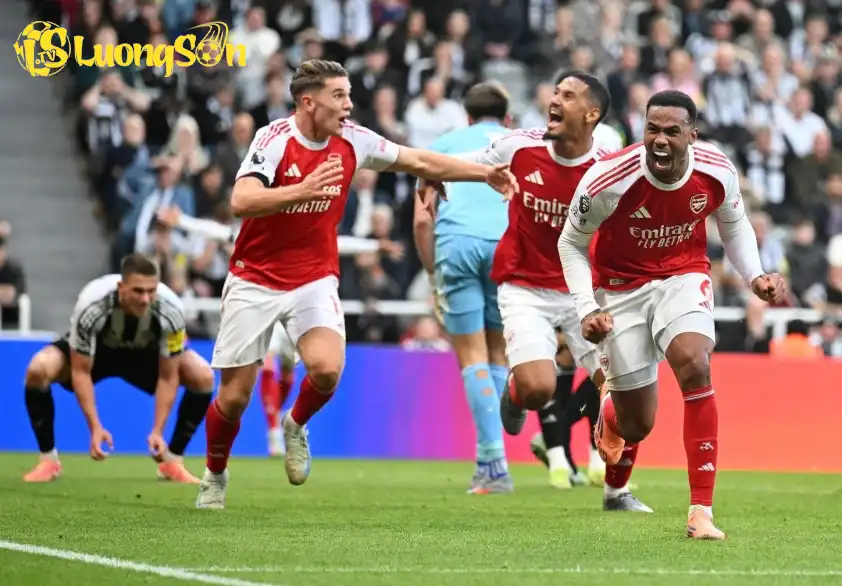 Arsenal vừa có chiến thắng Arsenal vừa có chiến thắng