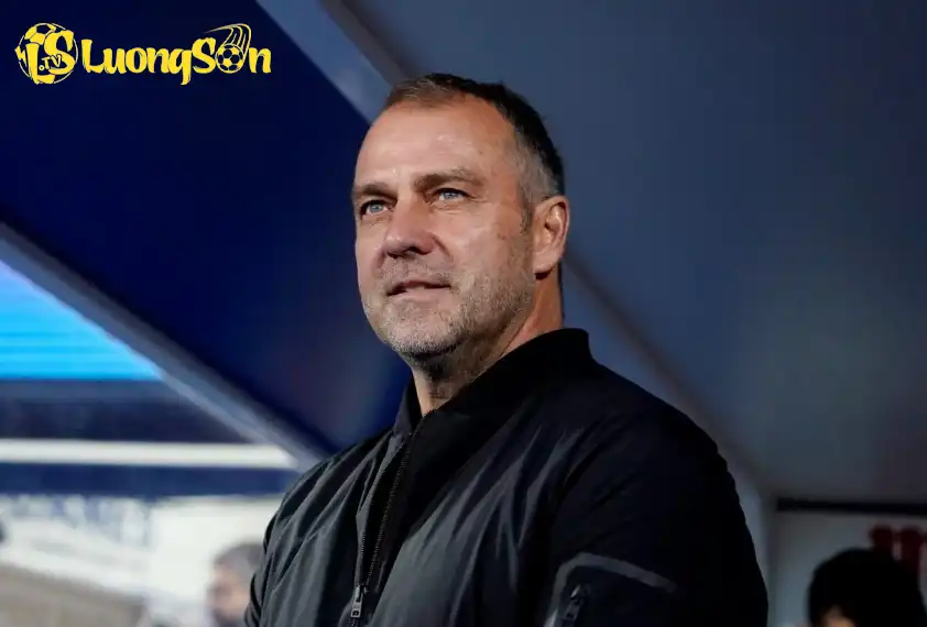 Flick được cho là muốn bổ sung một trung vệ chất lượng cho Barcelona vào kỳ chuyển nhượng mùa đông Flick được cho là muốn bổ sung một trung vệ chất lượng cho Barcelona vào kỳ chuyển nhượng mùa đông