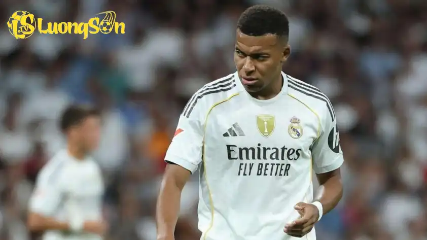 Mắc dù đã bỏ túi 1 bàn thắng, nhưng Mbappe vẫn gặp muôn vàn khó khăn trước hàng phòng ngự của Atletico Madrid