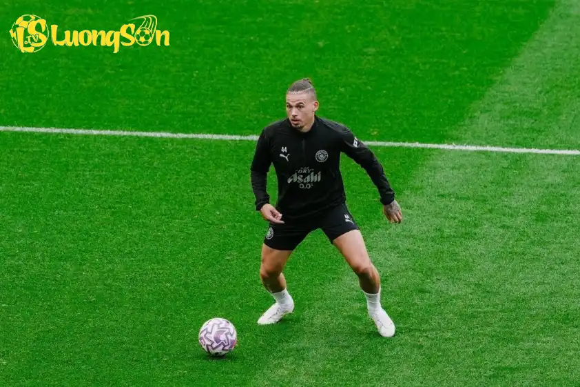 Kalvin Phillips được đưa trở lại đội một Man City (Ảnh: Trang chủ CLB). Kalvin Phillips được đưa trở lại đội một Man City