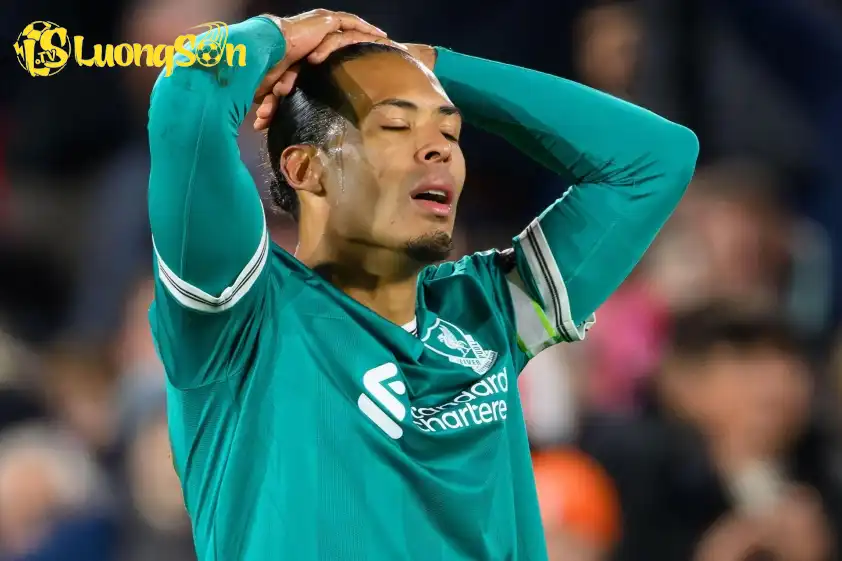 Van Dijk và Liverpool đang có màn trình diễn thảm họa