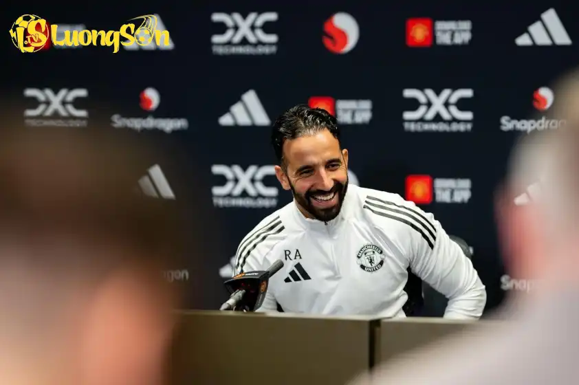 HLV Ruben Amorim đã xua tan phần nào áp lực sau trận thắng Liverpool (Ảnh: BBC) HLV Ruben Amorim đã xua tan phần nào áp lực sau trận thắng Liverpool