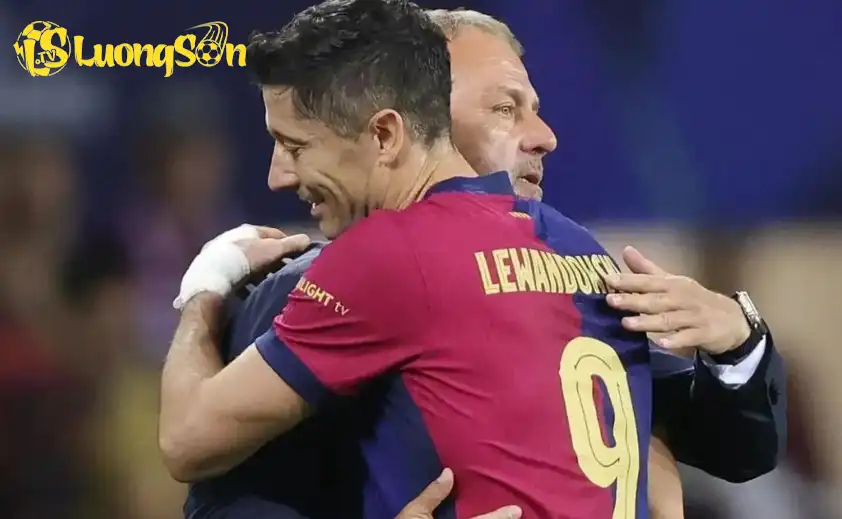 HLV Hansi Flick đã thử nghiệm Ferran Torres ở vị trí trung phong để chuẩn bị cho kỷ nguyên hậu Lewandowski