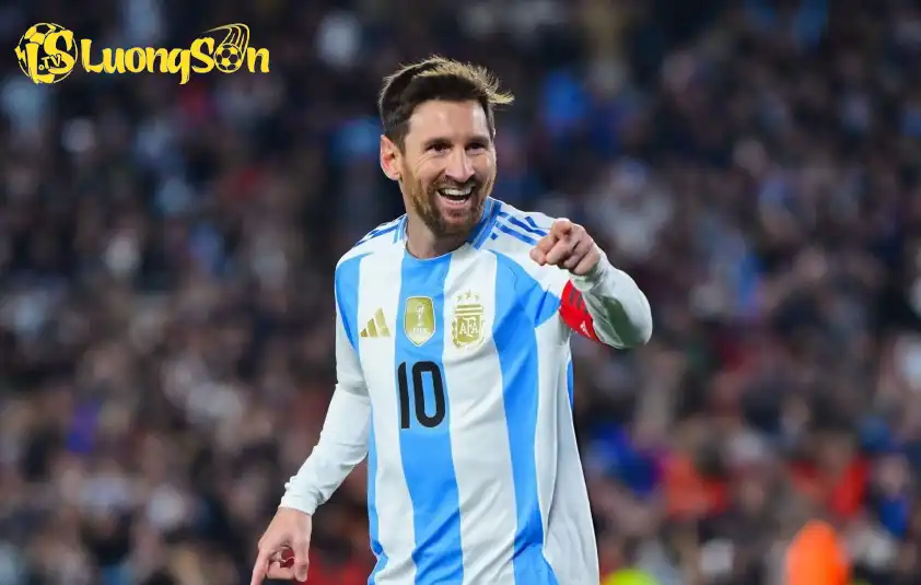 Messi hiện là chân sút vĩ đại nhất trong lịch sử bóng đá Argentina Messi hiện là chân sút vĩ đại nhất trong lịch sử bóng đá Argentina